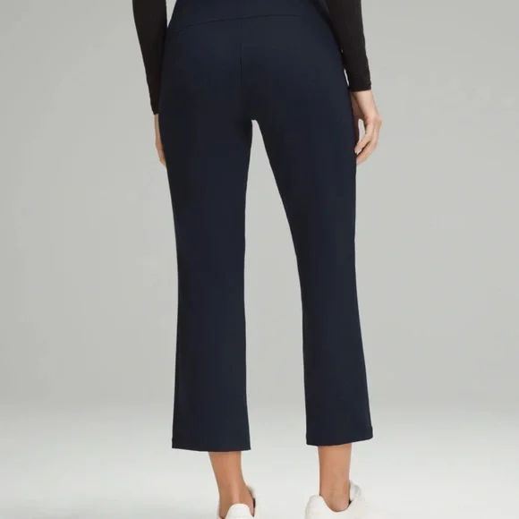 Smooth Fit Pull-On High-Rise Cropped Pant in True Navy Size 6 - Picture 3 of 9